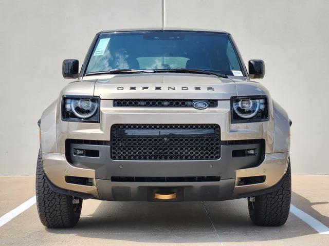 2026 Land Rover Defender 110 - Image 2