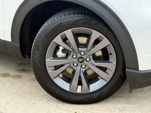 2023 Ford Explorer - Image 2