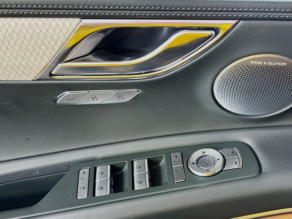 2025 GENESIS GV80 - Image 22