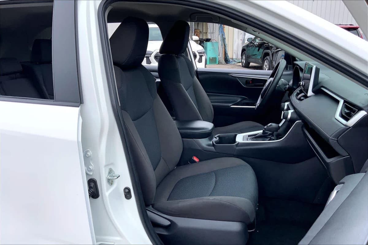 2023 Toyota RAV4 - Image 9