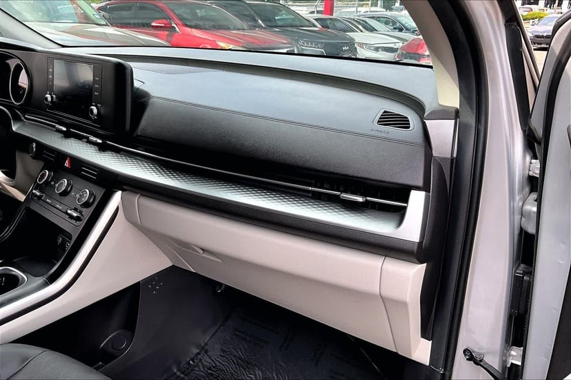 2023 Kia Carnival - Image 18