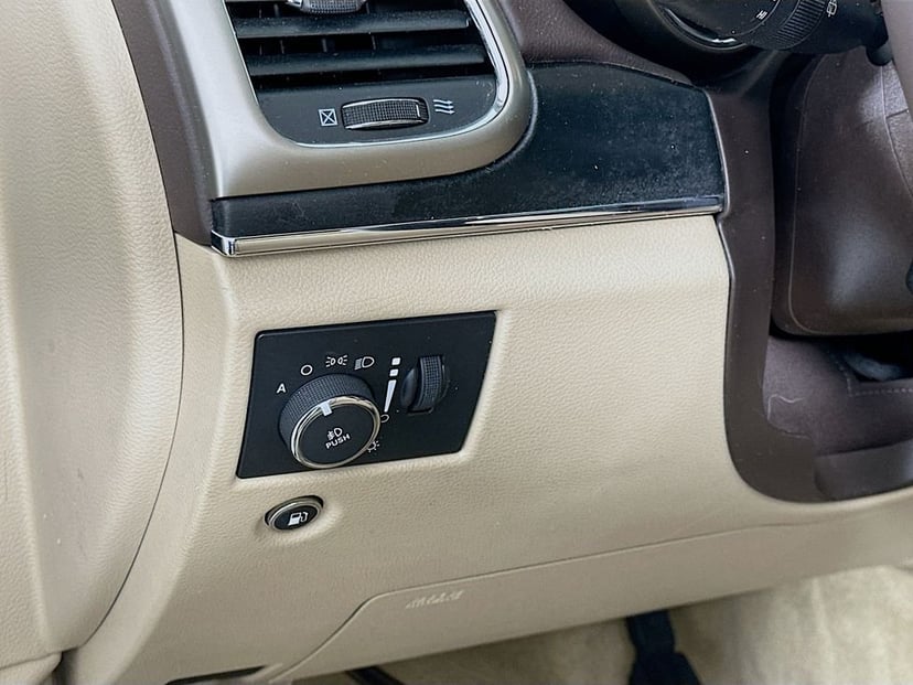 2014 Jeep Grand Cherokee - Image 10