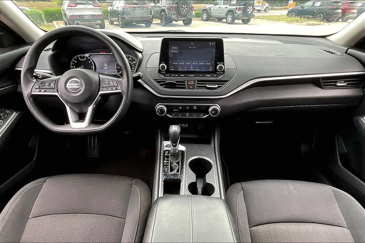2022 Nissan Altima - Image 16