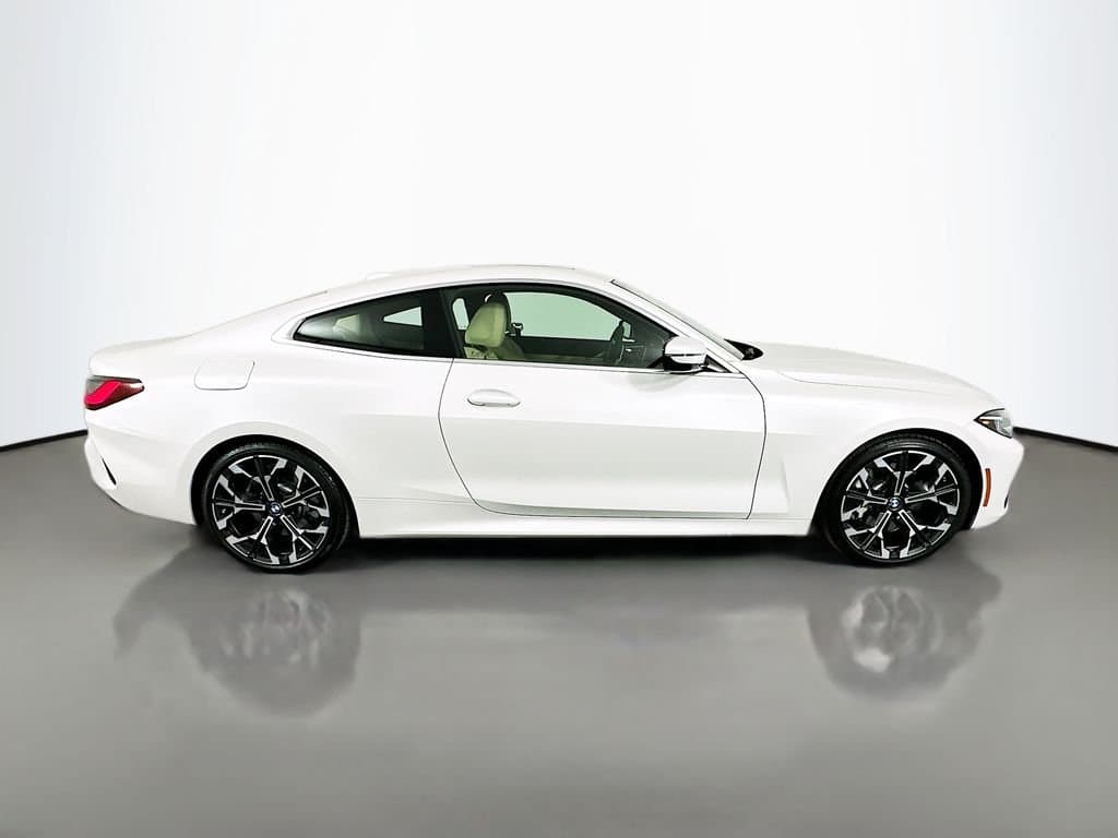 2025 BMW 4 Series - Image 4