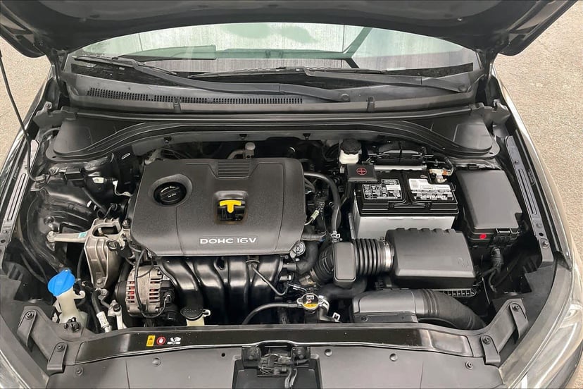 2017 Hyundai Elantra - Image 32