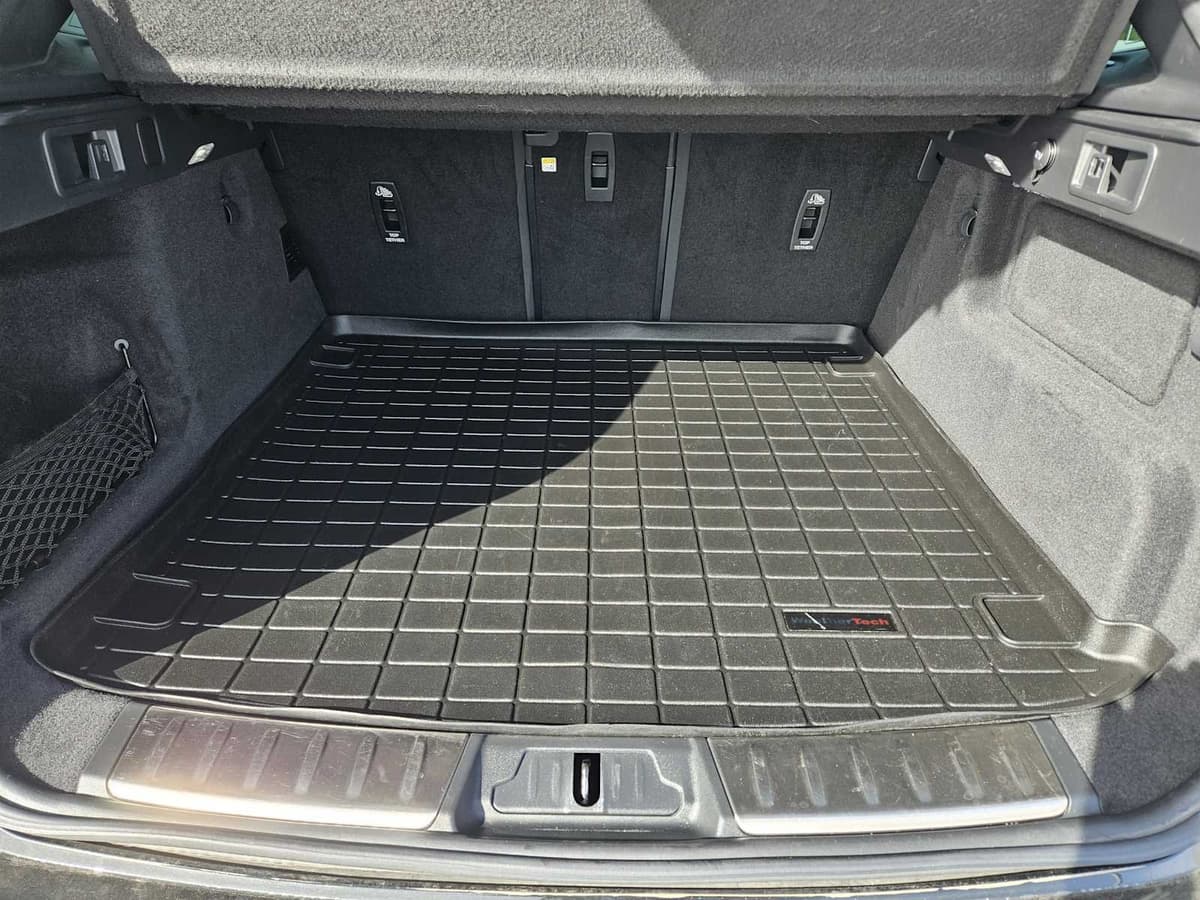 2023 Jaguar F-PACE - Image 31