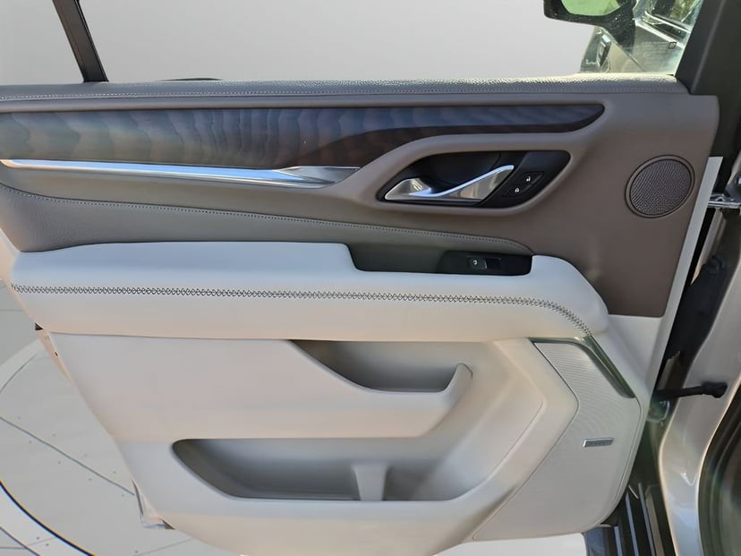 2023 GMC Yukon XL - Image 17