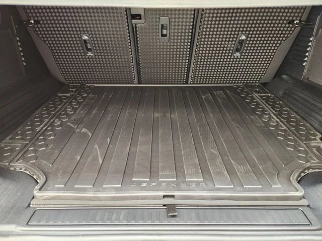 2026 Land Rover Defender 110 - Image 22