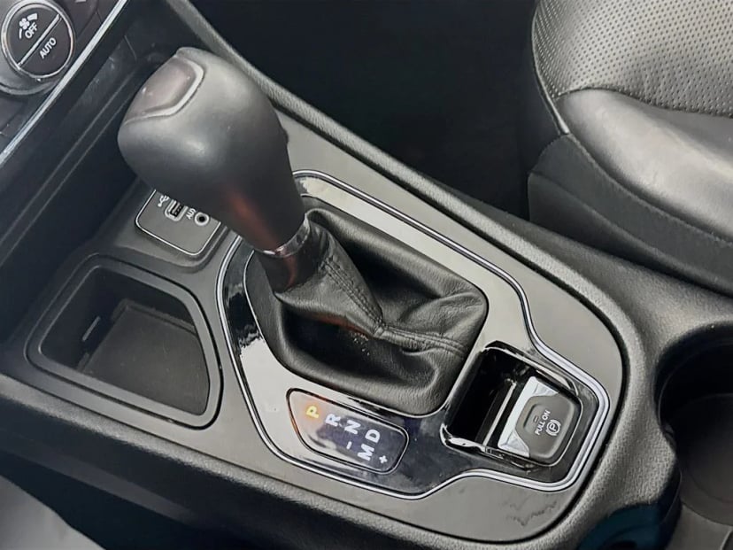 2019 Jeep Cherokee - Image 15