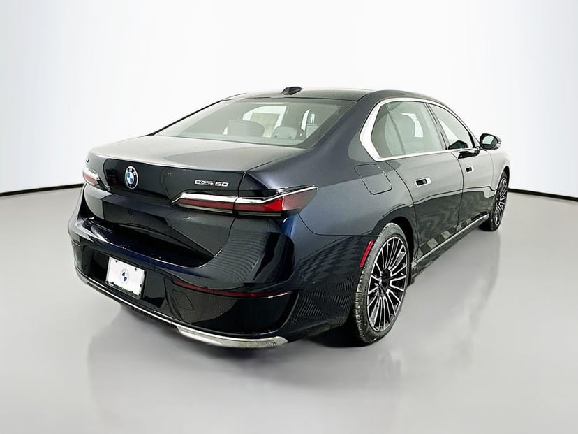 2025 BMW i7 - Image 5