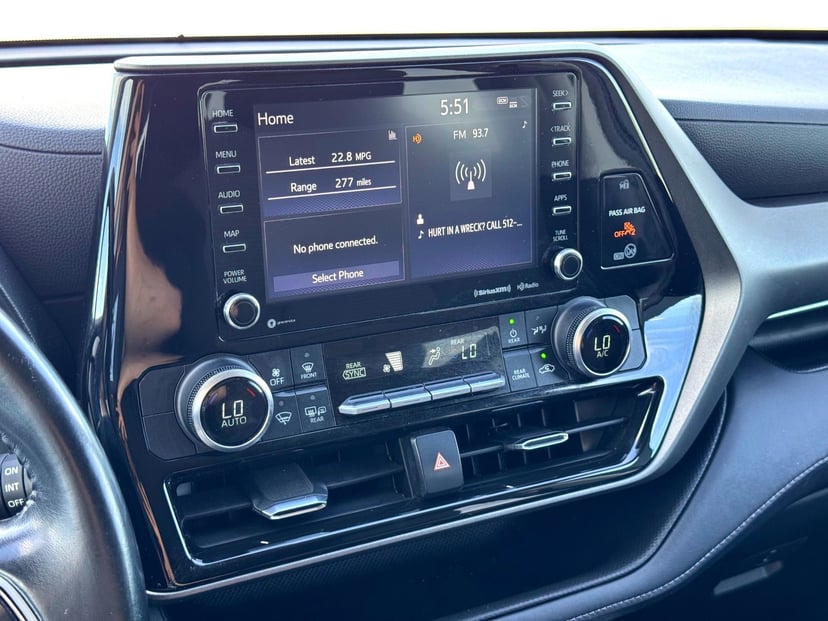 2022 Toyota Highlander - Image 27