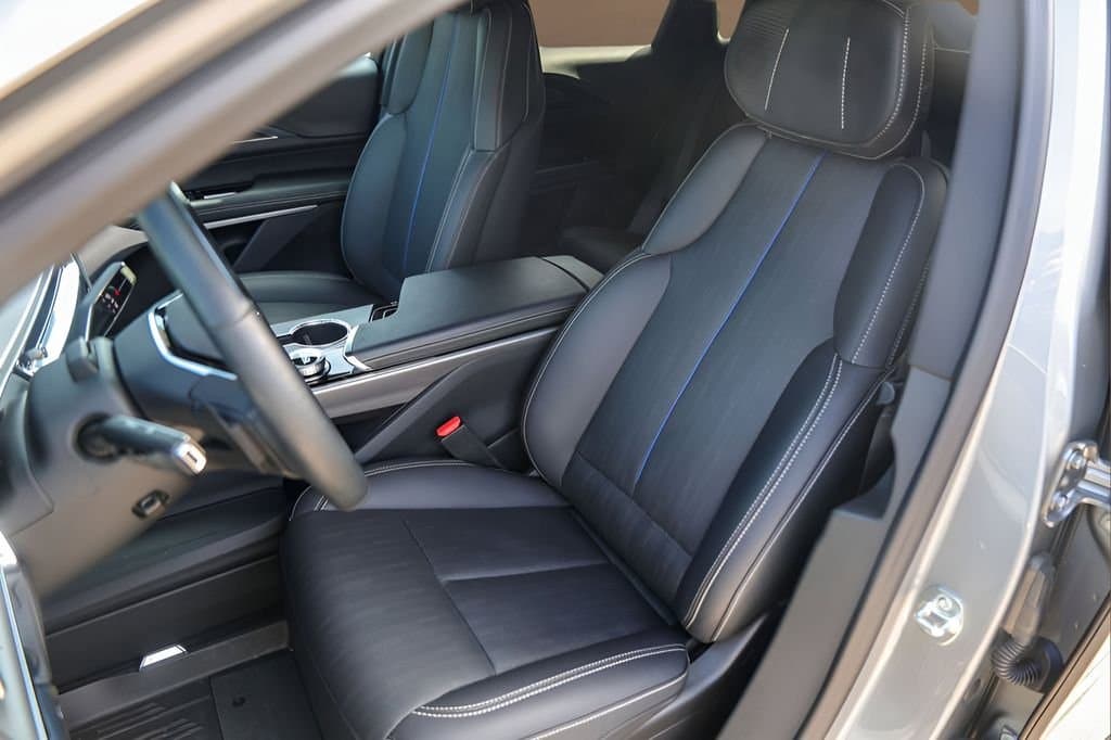 2025 Cadillac LYRIQ - Image 7