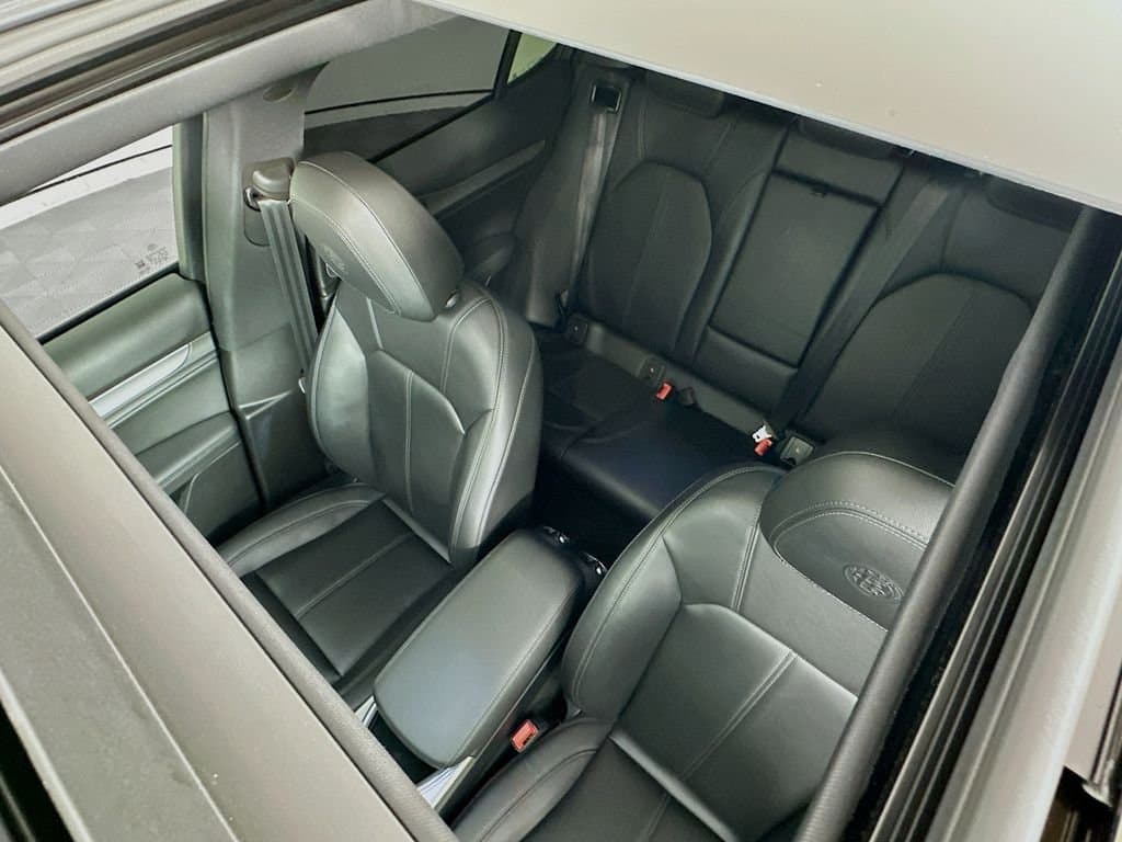 2020 Alfa Romeo Stelvio - Image 21