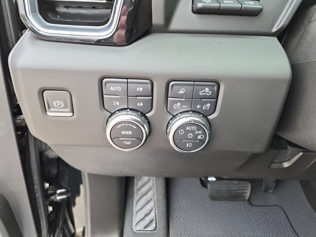 2024 GMC Sierra 2500HD - Image 33