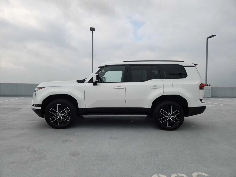 2024 Lexus GX 550 - Image 3