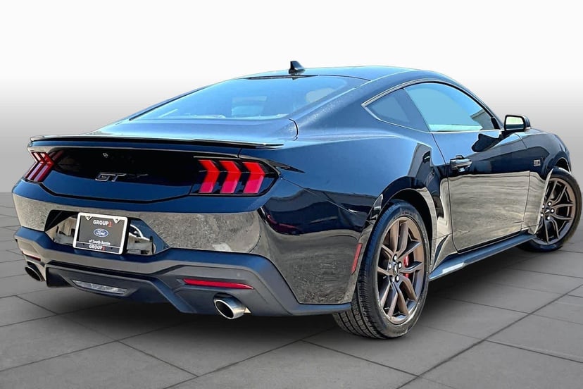 2025 Ford Mustang - Image 7