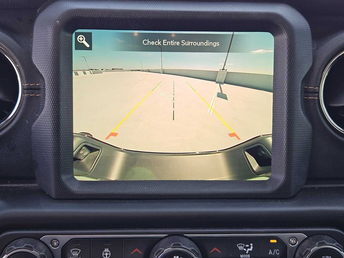 2023 Jeep Gladiator - Image 16