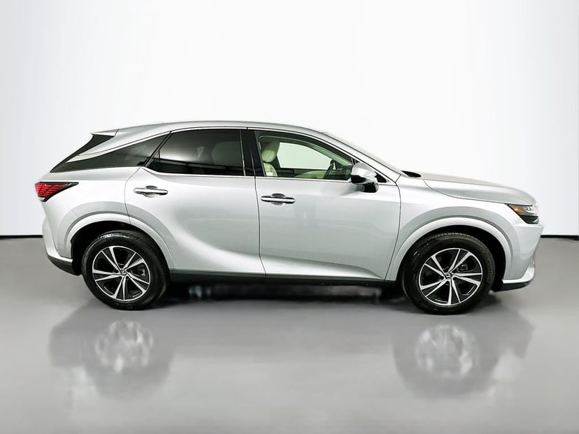 2023 Lexus RX - Image 3