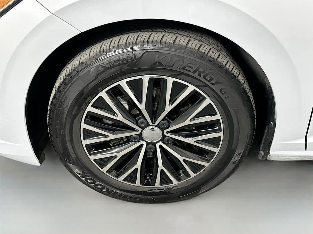 2019 Volkswagen Jetta - Image 30