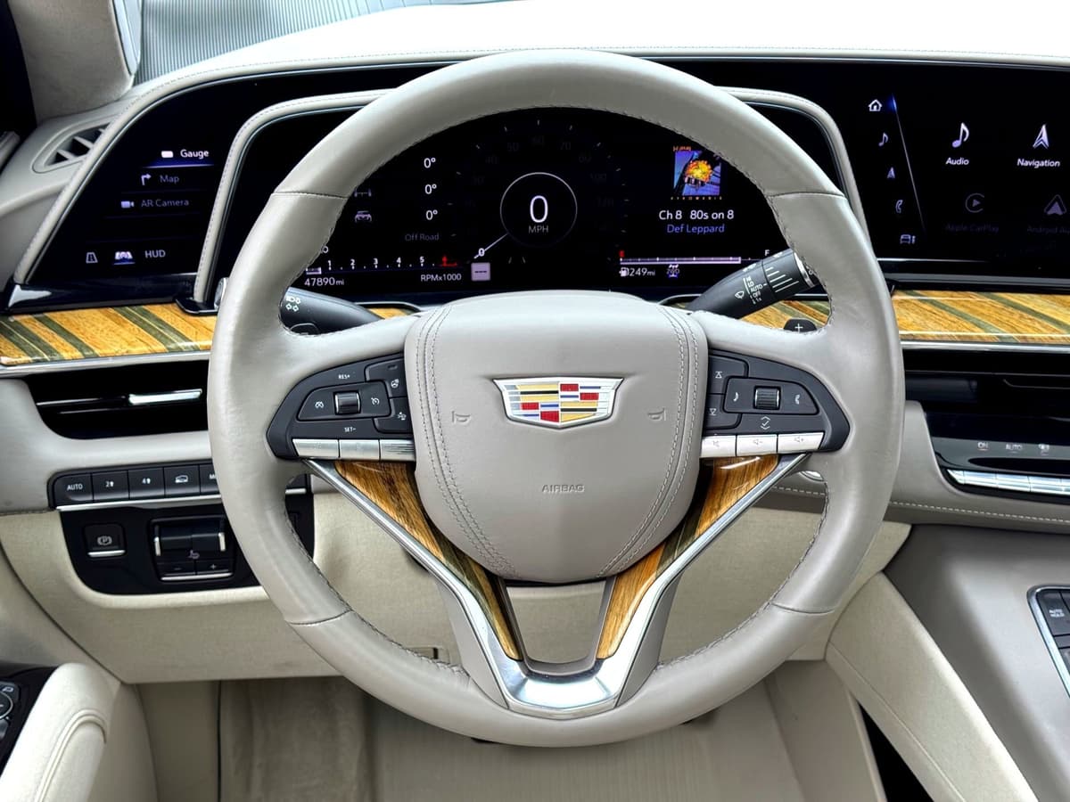 2021 Cadillac Escalade - Image 30