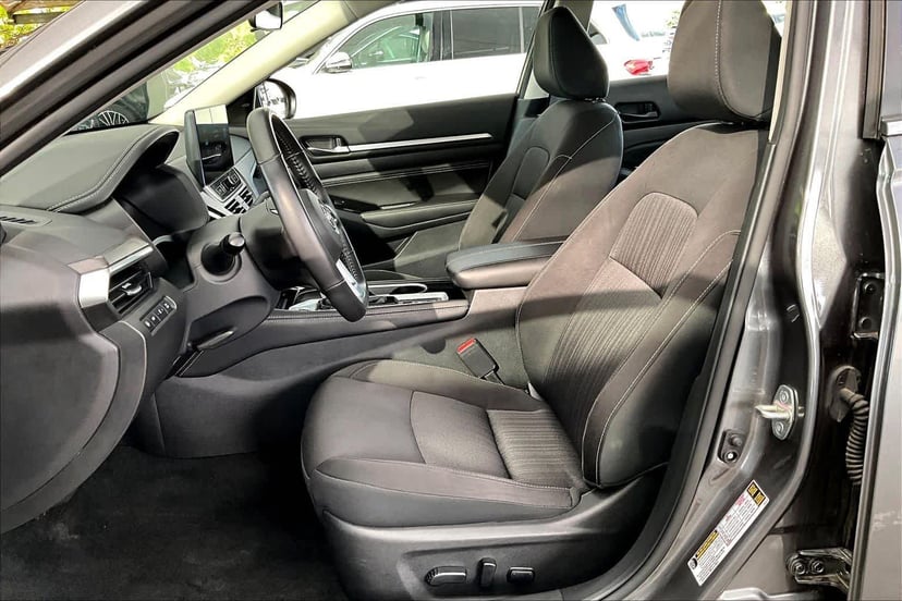 2023 Nissan Altima - Image 8