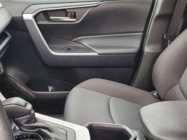 2025 Toyota RAV4 - Image 37