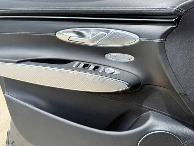 2023 Genesis GV70 - Image 24