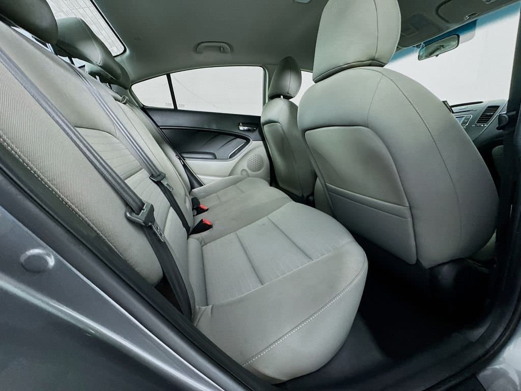 2016 KIA Forte - Image 31