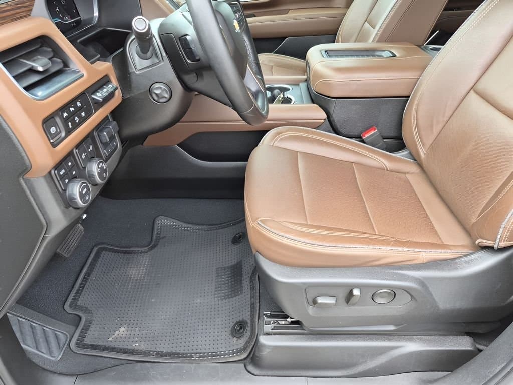 2023 Chevrolet Suburban - Image 32