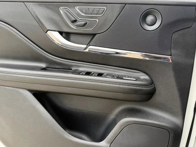 2023 Lincoln Corsair - Image 25