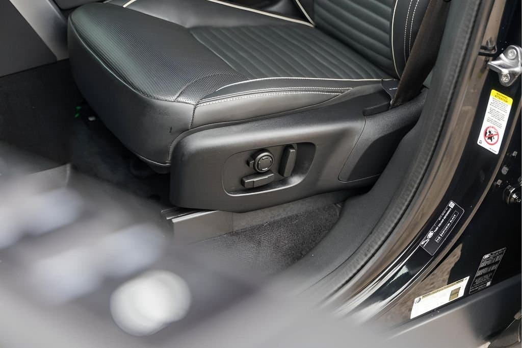 2024 Land Rover Discovery - Image 11