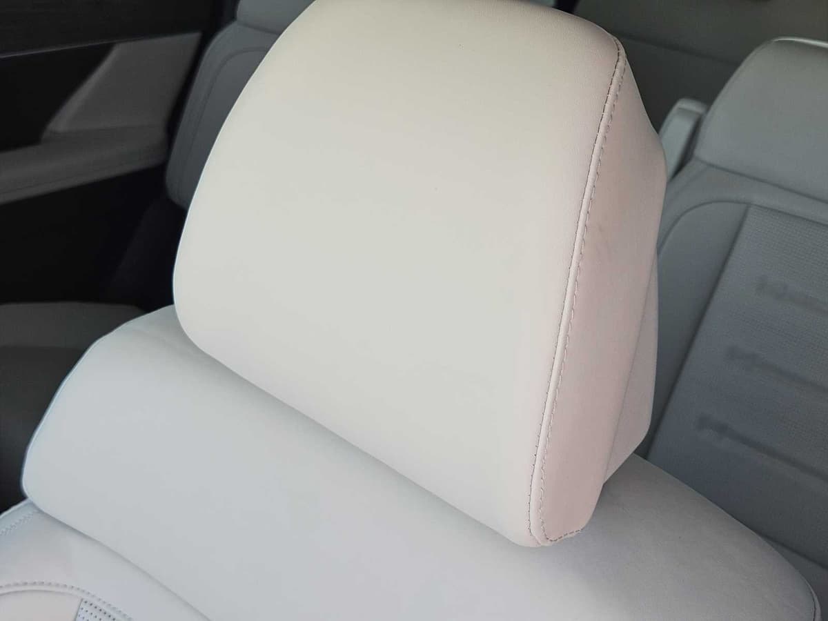 2025 Hyundai Santa Fe Hybrid - Image 13