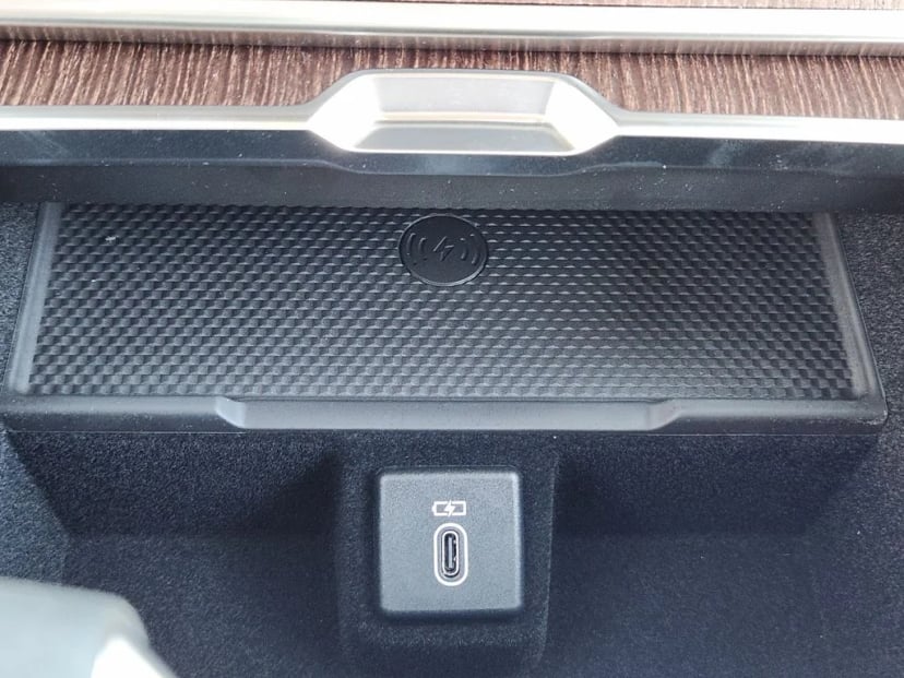 2026 Land Rover Range Rover - Image 13