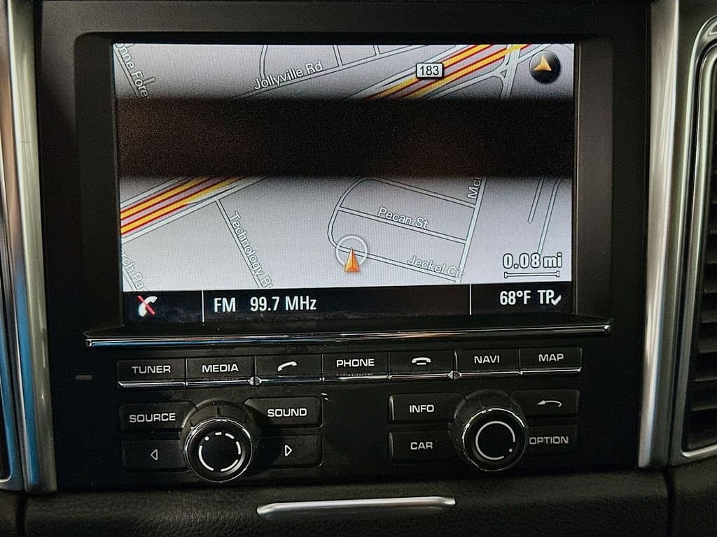 2015 Porsche Macan - Image 13