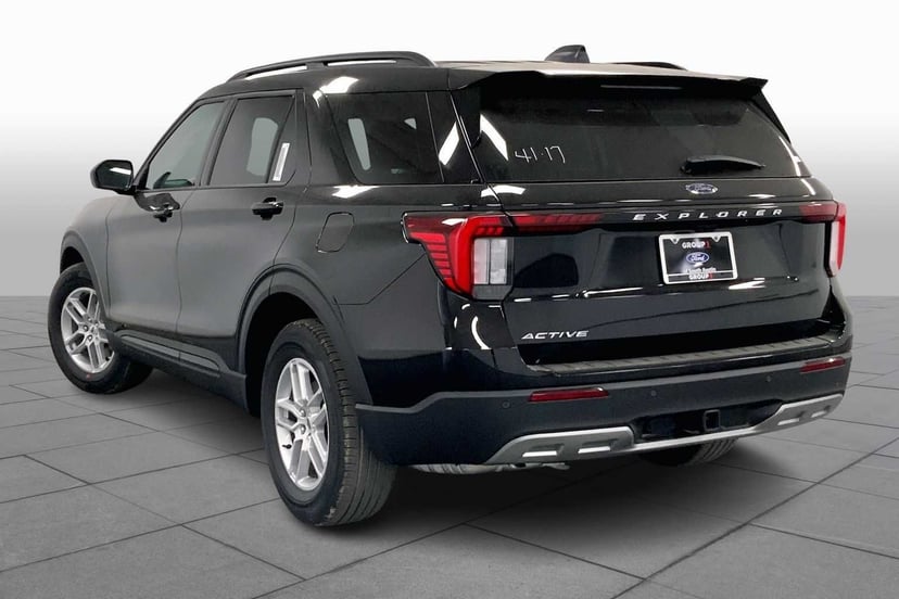 2026 Ford Explorer - Image 11