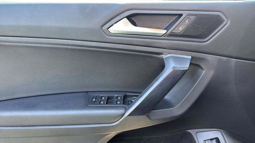 2021 Volkswagen Tiguan - Image 12