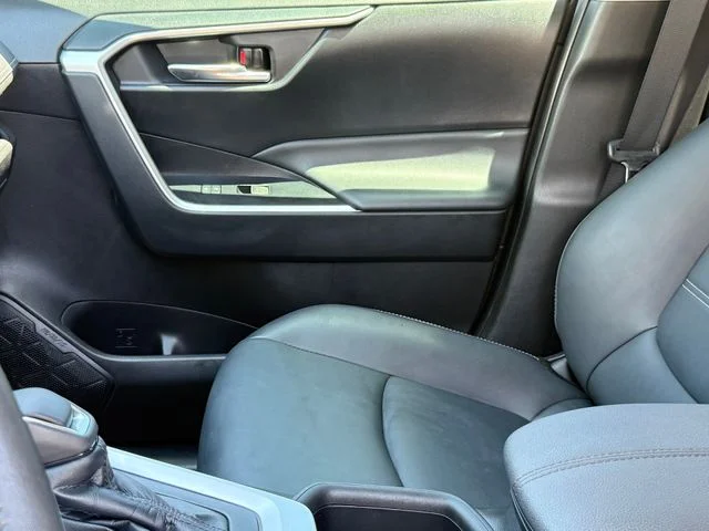 2022 Toyota RAV4 - Image 9