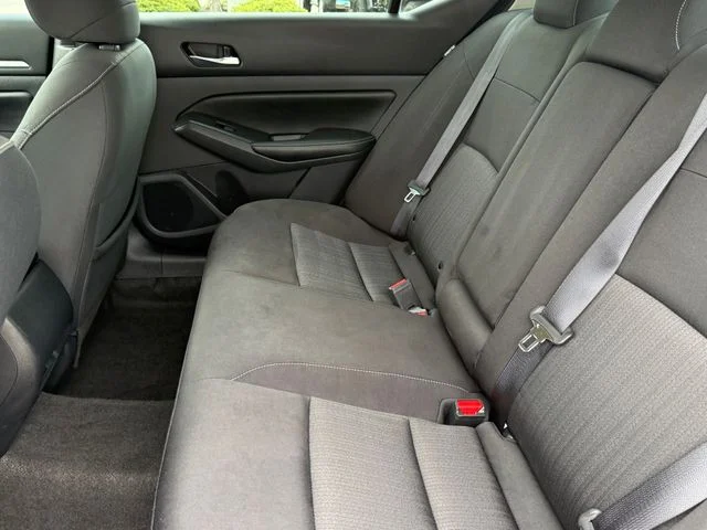 2022 Nissan Altima - Image 21