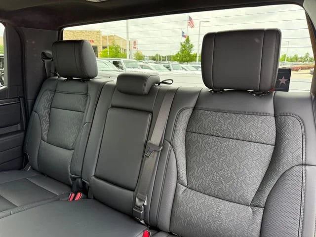 2025 Toyota Tundra - Image 28