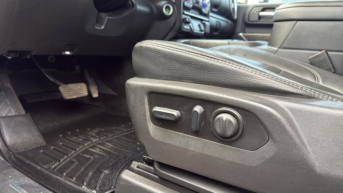 2022 GMC Sierra 2500HD - Image 11