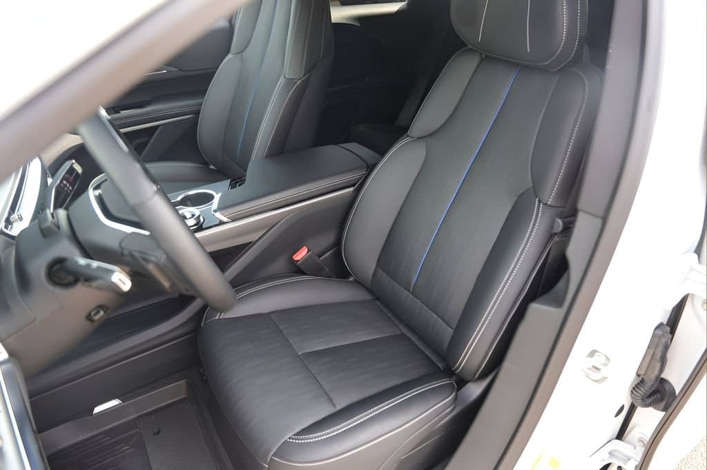 2025 Cadillac LYRIQ - Image 7