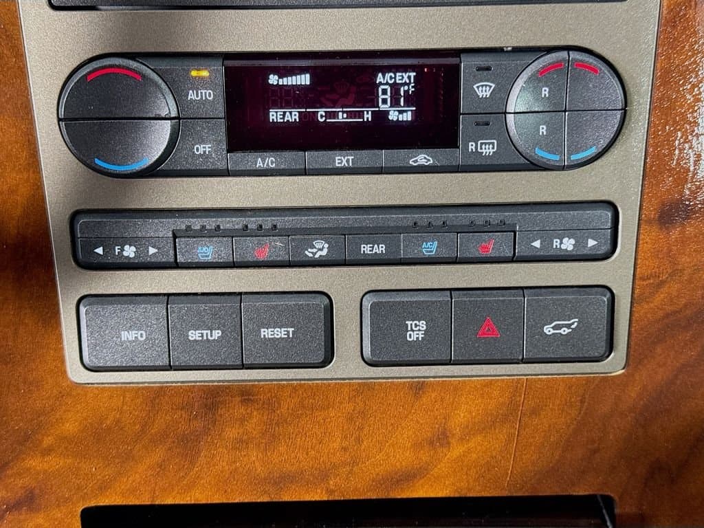 2013 LINCOLN Navigator - Image 19