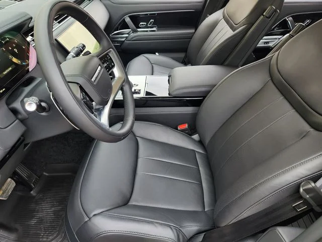 2026 Land Rover Range Rover - Image 9