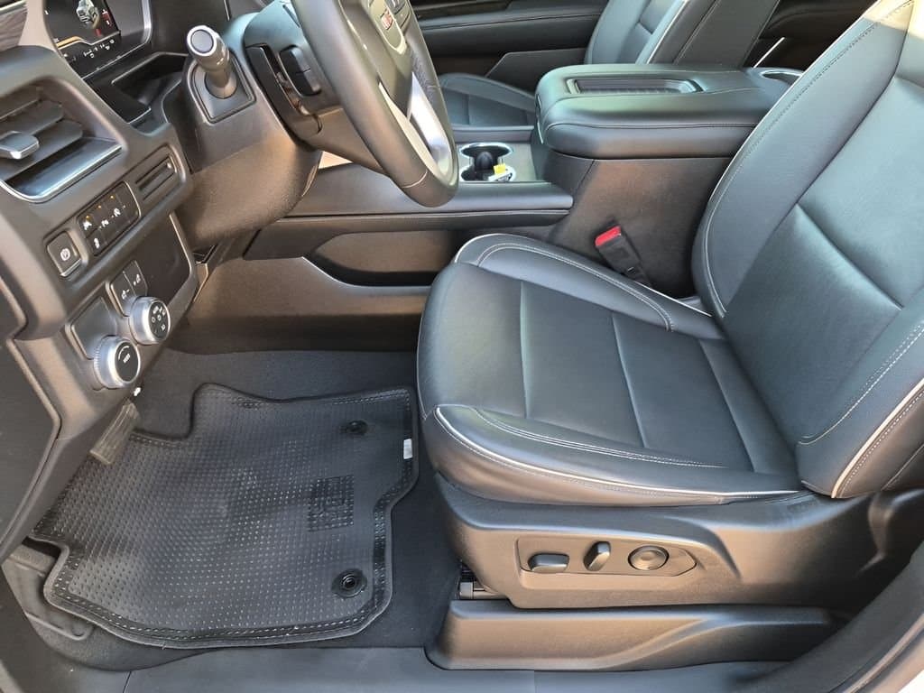 2023 GMC Yukon - Image 32