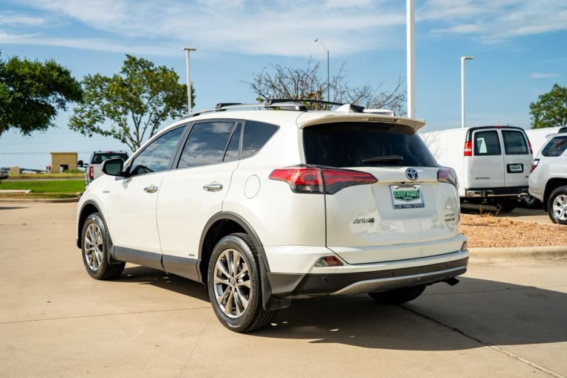 2017 Toyota RAV4 Hybrid - Image 3
