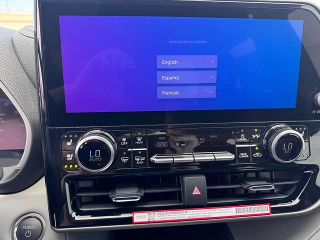 2026 Toyota Highlander Hybrid - Image 13