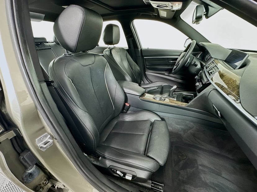 2016 BMW 3 Series - Image 28