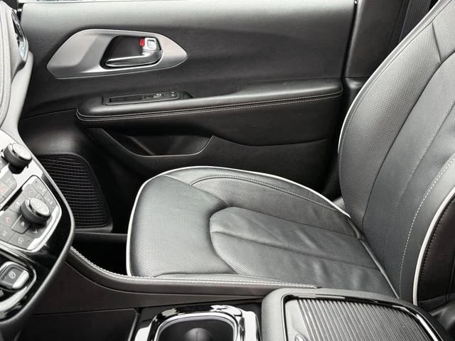 2026 Chrysler Pacifica - Image 11