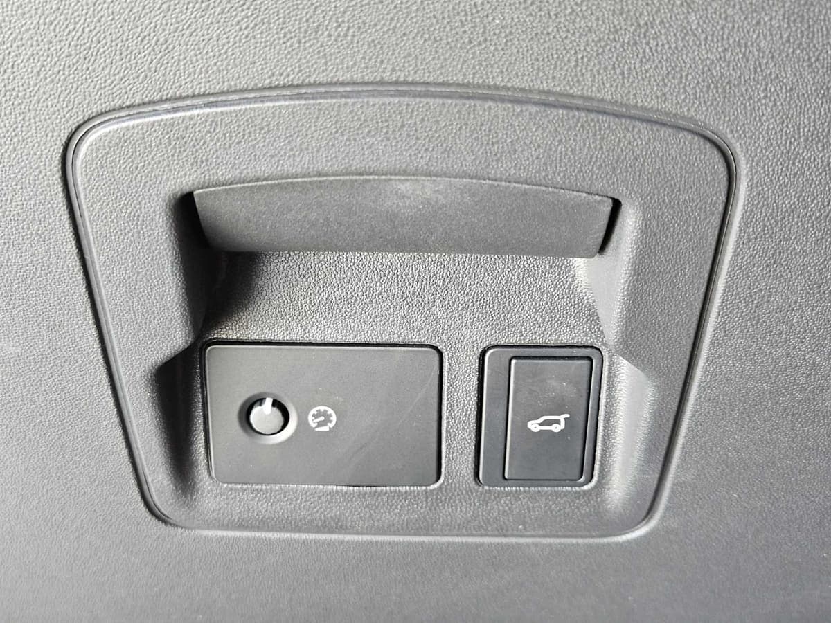 2026 Land Rover Range Rover Velar - Image 20