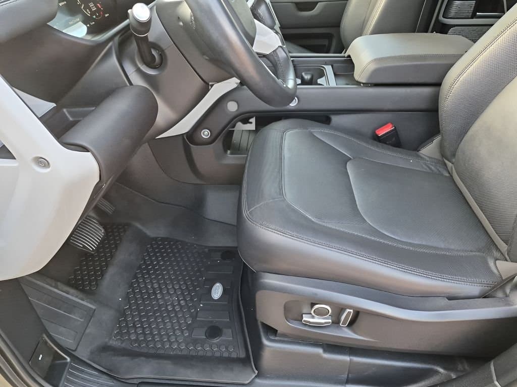 2024 Land Rover Defender 130 - Image 31